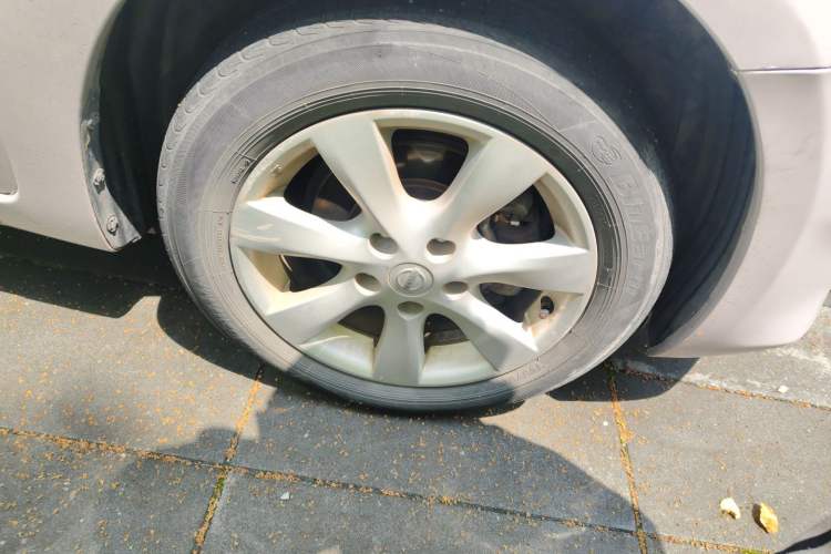Used Nissan Tiida 2011 1.6L CVT Smart Version Right Front Wheel Hub