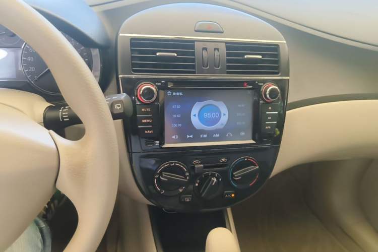 Used Nissan Tiida 2011 1.6L CVT Comfort Model Audio And AC Panel