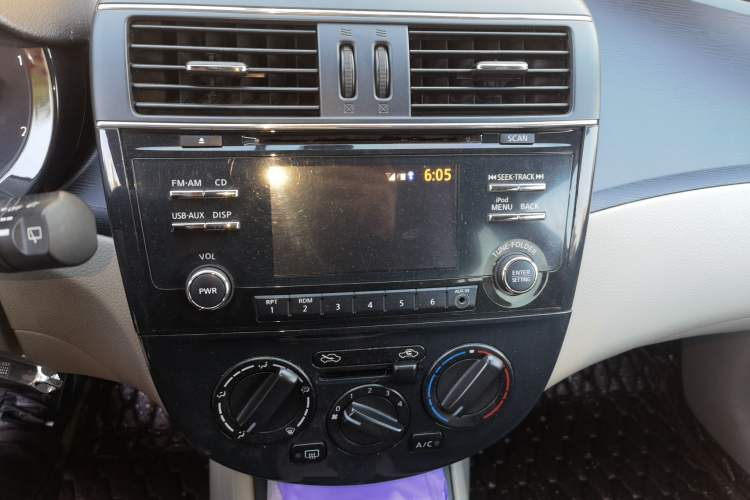 Used Nissan Tiida 2011 1.6L CVT Comfort Model Audio And AC Panel
