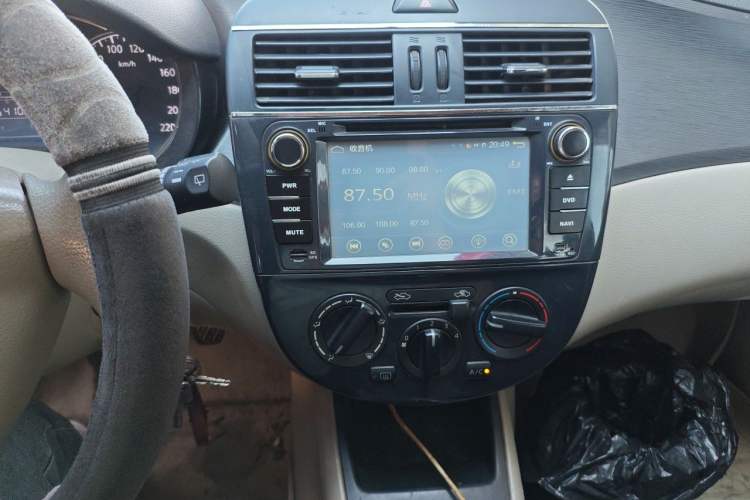 Used Nissan Tiida 2011 1.6L Manual Comfort Edition Audio And AC Panel