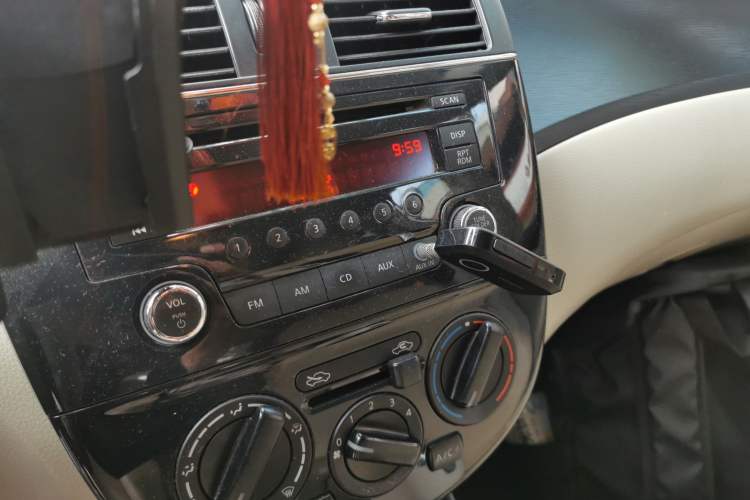Used Nissan Tiida 2011 1.6L CVT Comfort Model Audio And AC Panel