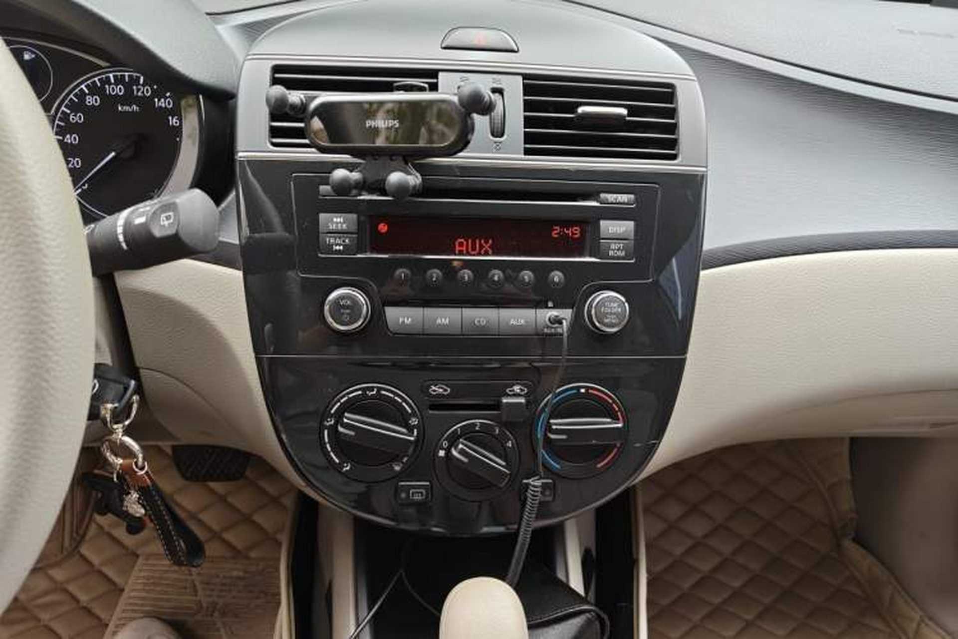 Used Nissan Tiida 2011 1.6L CVT Comfort Model Audio And AC Panel