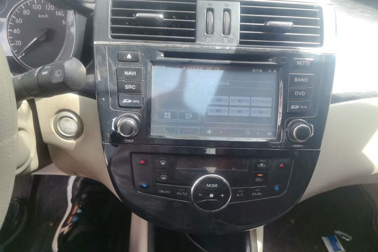Used Nissan Tiida 2011 1.6L CVT Smart Version Audio And AC Panel