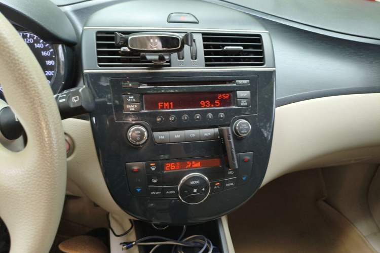 Used Nissan Tiida 2011 1.6L Manual Smart Version Audio And AC Panel