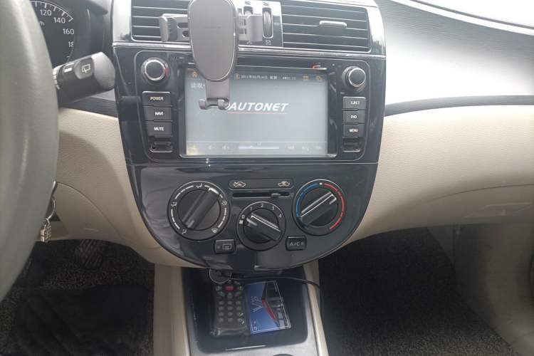 Used Nissan Tiida 2011 1.6L Manual Comfort Edition Audio And AC Panel