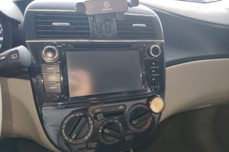 Used Nissan Tiida 2011 1.6L CVT Comfort Model Audio And AC Panel