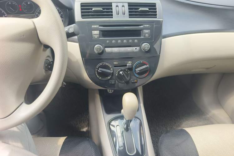 Used Nissan Tiida 2011 1.6L CVT Comfort Model Audio And AC Panel