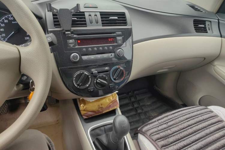 Used Nissan Tiida 2011 1.6L Manual Comfort Edition Audio And AC Panel