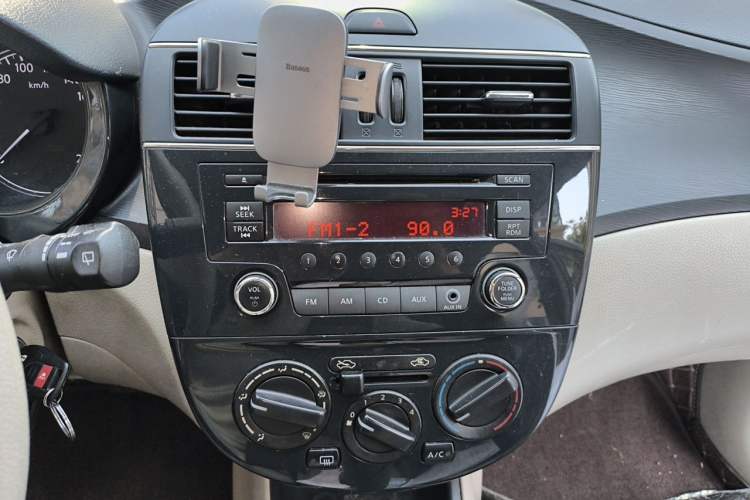Used Nissan Tiida 2011 1.6L CVT Comfort Model Audio And AC Panel