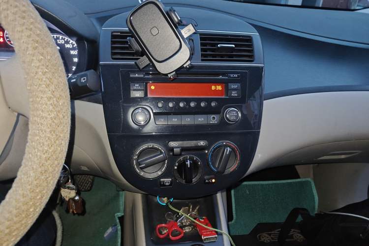Used Nissan Tiida 2011 1.6L Manual Comfort Edition Audio And AC Panel