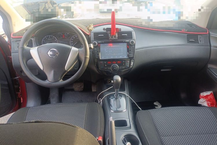 Used Nissan Tiida 2011 1.6L CVT Smart Version Center Console