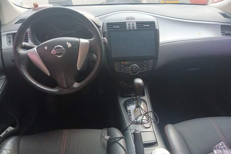 Used Nissan Tiida 2011 1.6T M-CVT Dynamic Edition Center Console