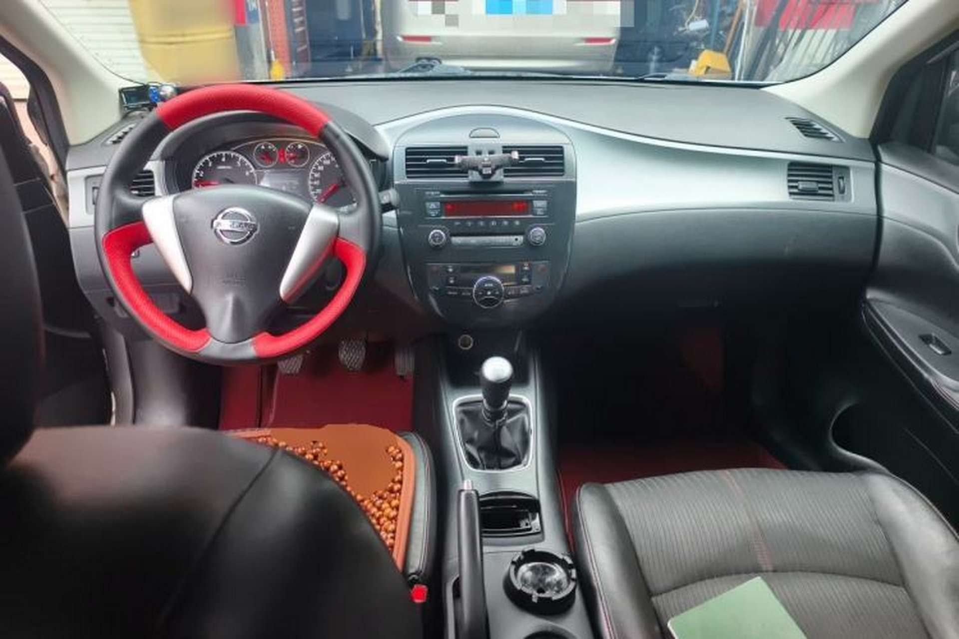 Used Nissan Tiida 2011 1.6T Manual Xuan Dong Edition Center Console
