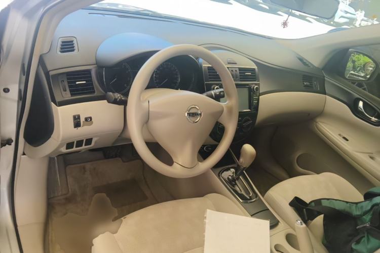 Used Nissan Tiida 2011 1.6L CVT Comfort Model Center Console