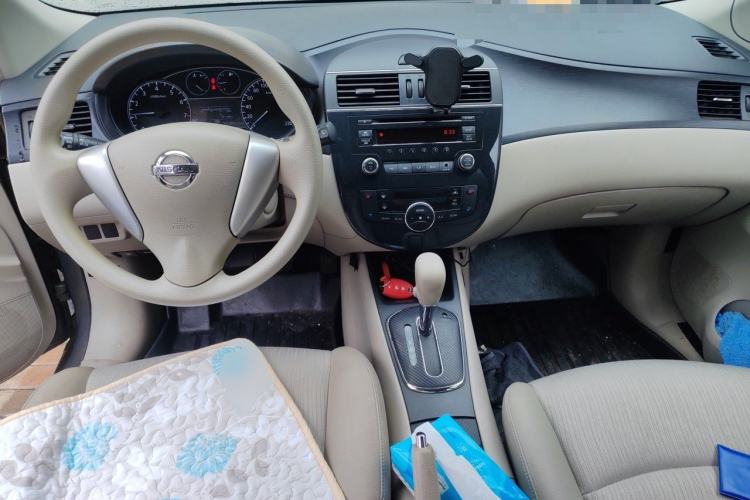 Used Nissan Tiida 2011 1.6L CVT Smart Version Center Console