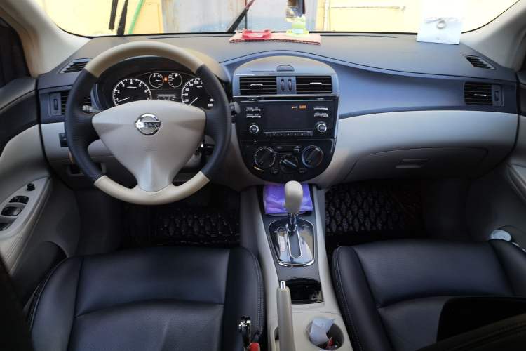 Used Nissan Tiida 2011 1.6L CVT Comfort Model Center Console