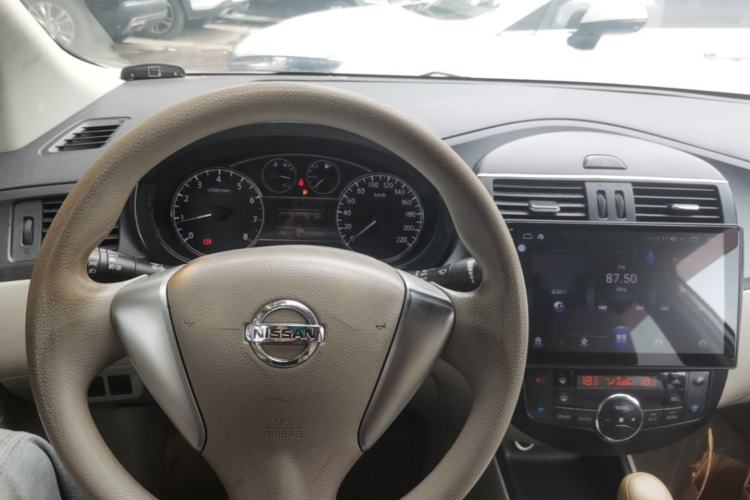 Used Nissan Tiida 2011 1.6L CVT Smart Version Center Console
