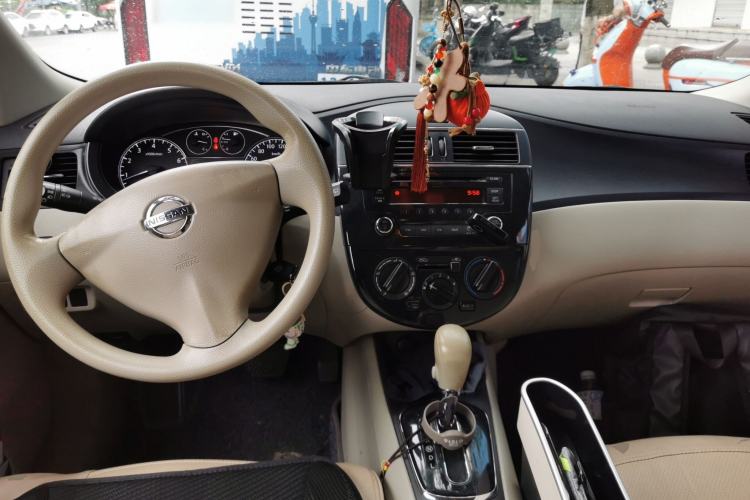 Used Nissan Tiida 2011 1.6L CVT Comfort Model Center Console