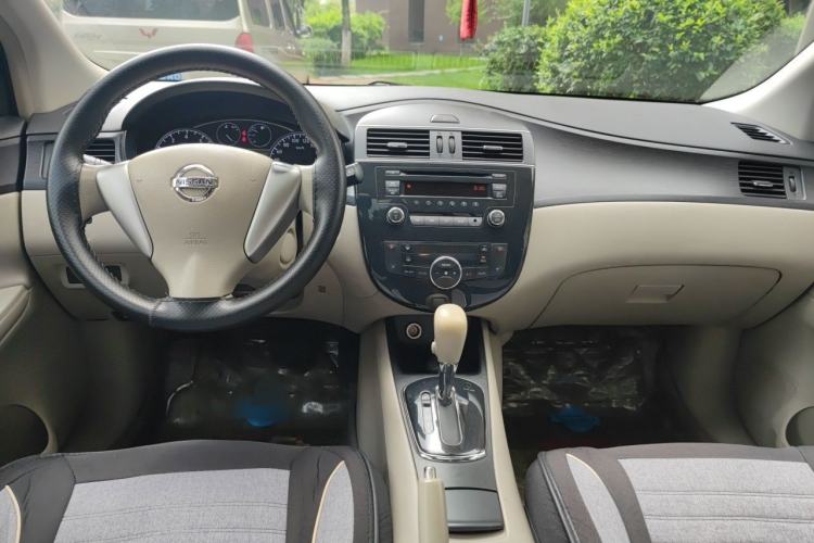 Used Nissan Tiida 2011 1.6L CVT Smart Version Center Console