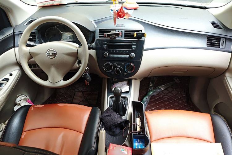 Used Nissan Tiida 2011 1.6L Manual Comfort Edition Center Console
