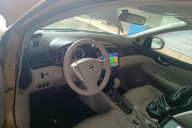 Used Nissan Tiida 2011 1.6L CVT Smart Version Center Console