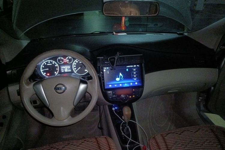 Used Nissan Tiida 2011 1.6L CVT Smart Version Center Console