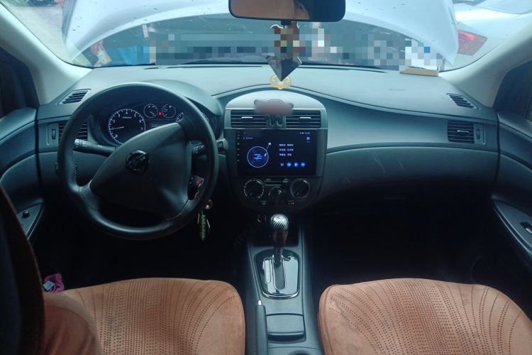 Used Nissan Tiida 2011 1.6L CVT Comfort Model Center Console