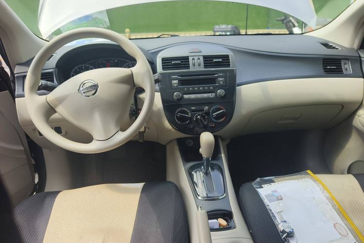 Used Nissan Tiida 2011 1.6L CVT Comfort Model Center Console