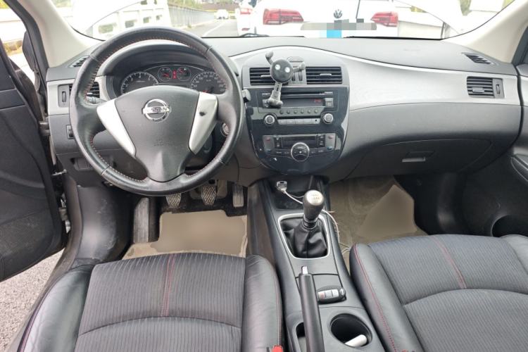 Used Nissan Tiida 2011 1.6T Manual Xuan Dong Edition Center Console