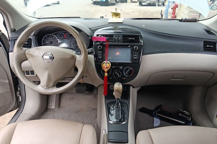 Used Nissan Tiida 2011 1.6L CVT Comfort Model Center Console