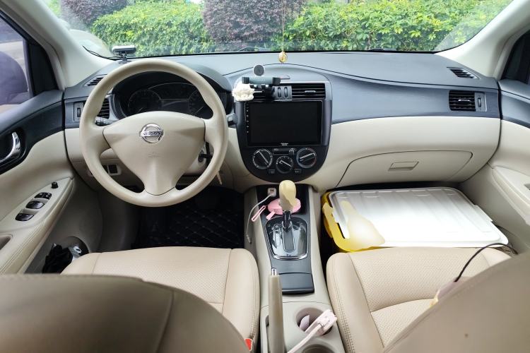 Used Nissan Tiida 2011 1.6L CVT Comfort Model Center Console