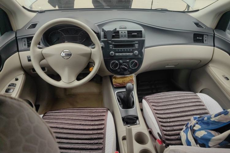 Used Nissan Tiida 2011 1.6L Manual Comfort Edition Center Console