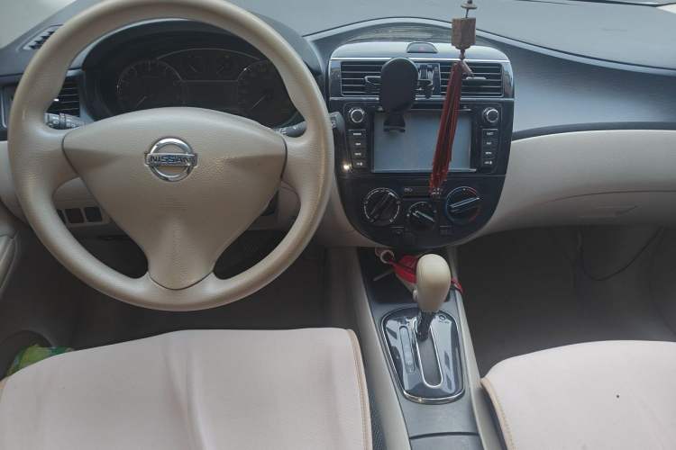 Used Nissan Tiida 2011 1.6L CVT Comfort Model Center Console