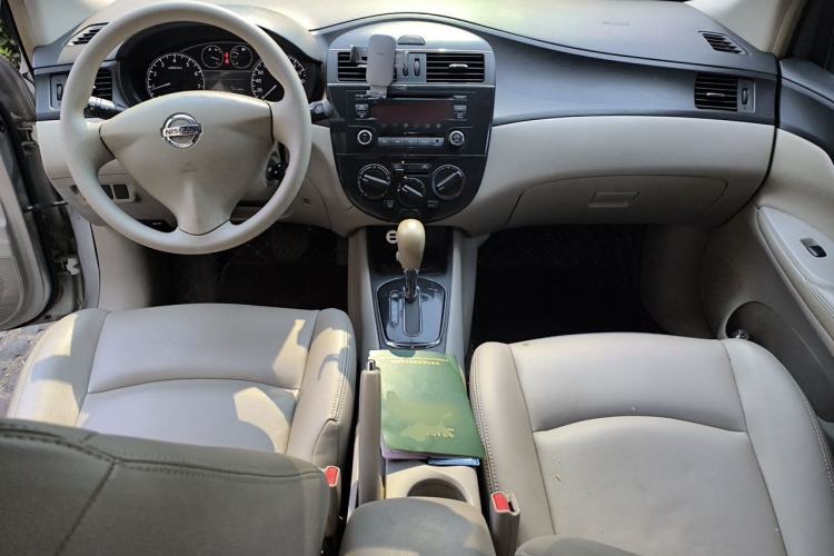 Used Nissan Tiida 2011 1.6L CVT Comfort Model Center Console