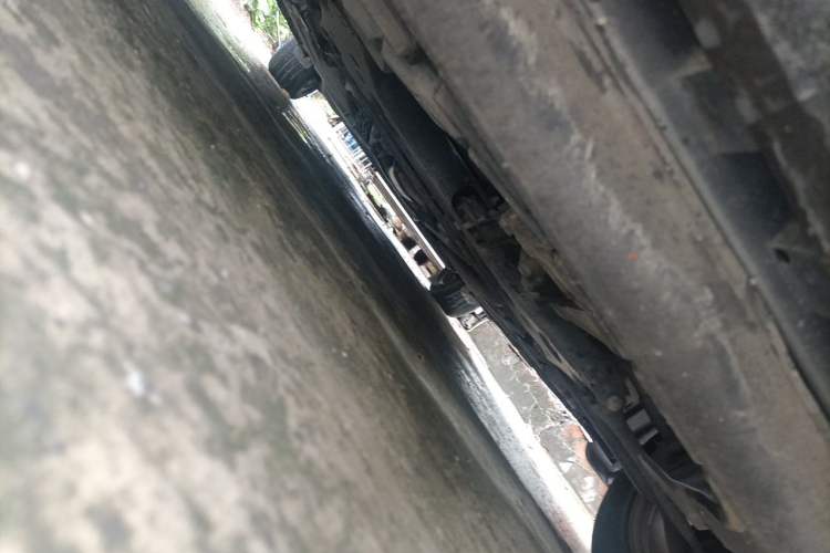 Used Nissan Tiida 2011 1.6L Manual Comfort Edition Chassis Front