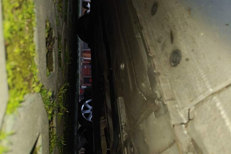 Used Nissan Tiida 2011 1.6L Manual Comfort Edition Chassis Front Right