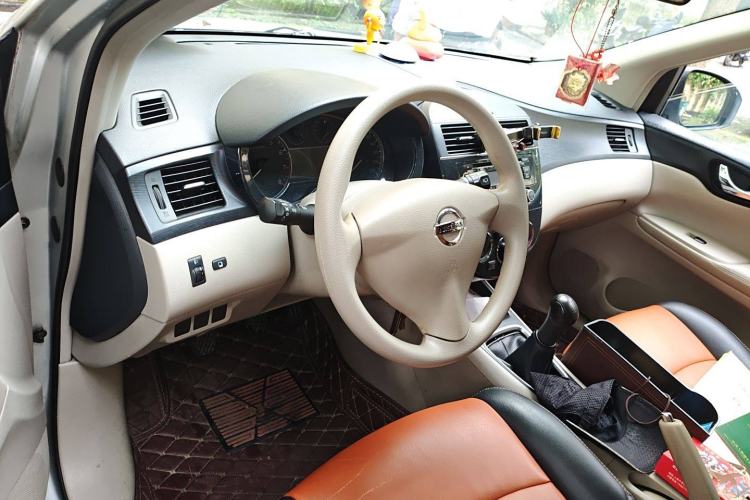 Used Nissan Tiida 2011 1.6L Manual Comfort Edition Driver Seat