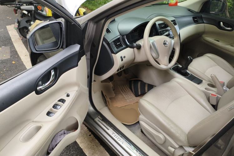 Used Nissan Tiida 2011 1.6L Manual Smart Version Driver Seat