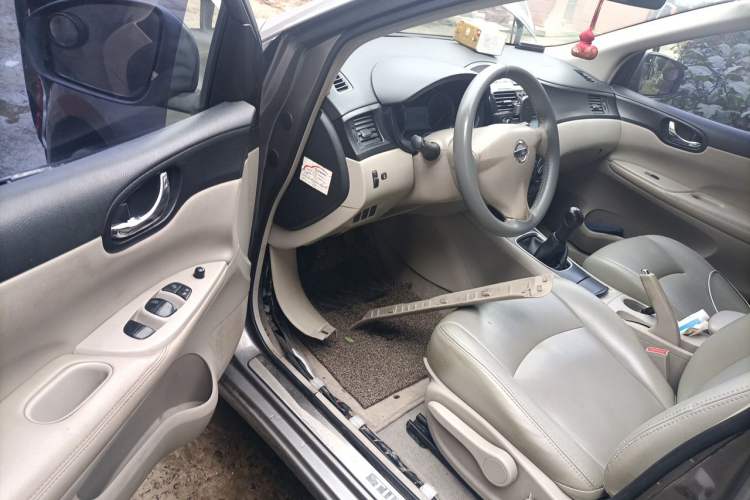Used Nissan Tiida 2011 1.6L Manual Comfort Edition Driver Seat