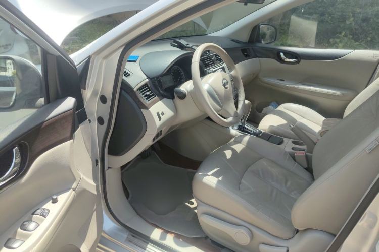 Used Nissan Tiida 2011 1.6L CVT Luxury Edition Driver Seat