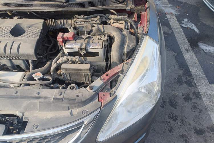 Used Nissan Tiida 2011 1.6L CVT Smart Version Engine Bay Left