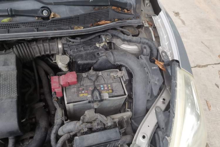 Used Nissan Tiida 2011 1.6L CVT Smart Version Engine Bay Left
