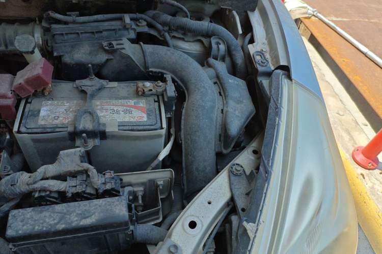 Used Nissan Tiida 2011 1.6L Manual Comfort Edition Engine Bay Left