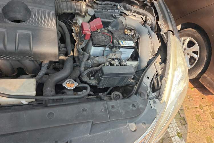 Used Nissan Tiida 2011 1.6L CVT Smart Version Engine Bay Left