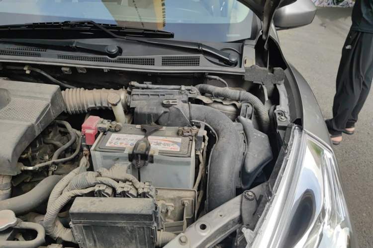 Used Nissan Tiida 2011 1.6L CVT Smart Version Engine Bay Left