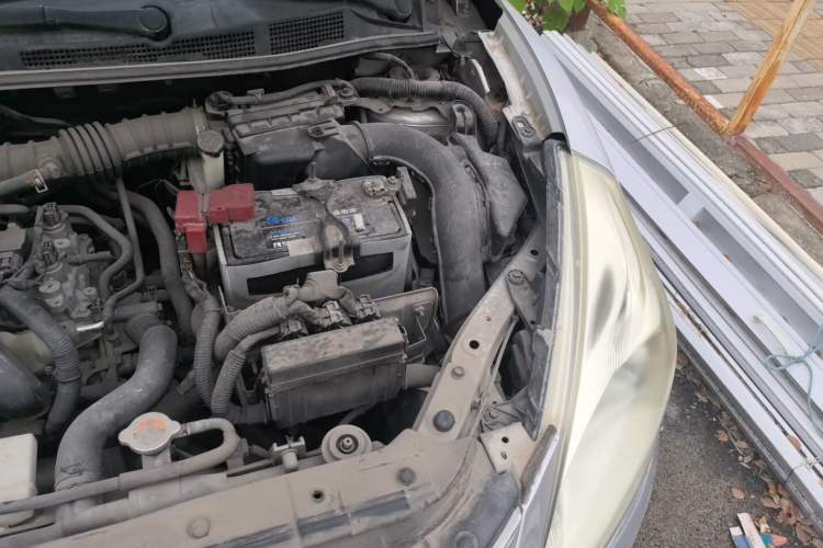 Used Nissan Tiida 2011 1.6L CVT Smart Version Engine Bay Left