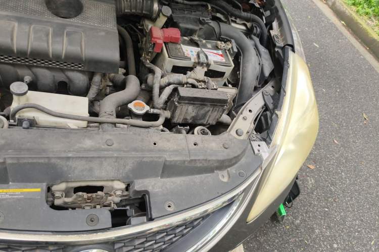 Used Nissan Tiida 2011 1.6L Manual Smart Version Engine Bay Left