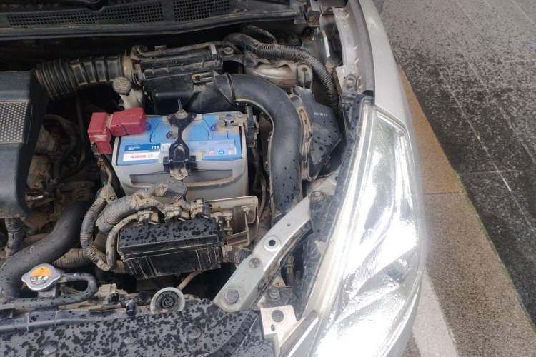 Used Nissan Tiida 2011 1.6L CVT Smart Version Engine Bay Left