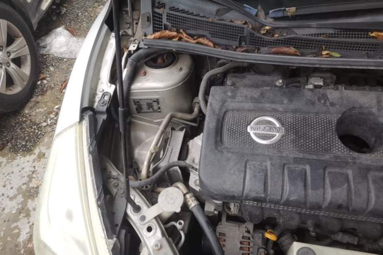 Used Nissan Tiida 2011 1.6L CVT Smart Version Engine Bay Right
