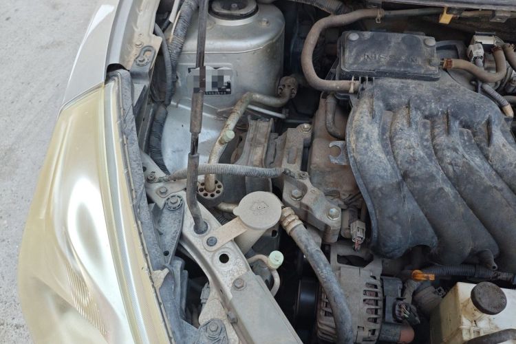 Used Nissan Tiida 2011 1.6L Manual Comfort Edition Engine Bay Right